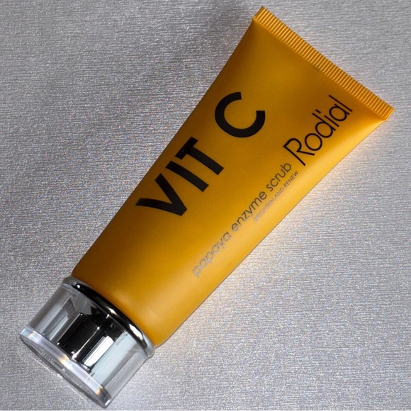 Rodial VIT C Papaya Enzyme Scrub Full Size - Picture 3 of 6